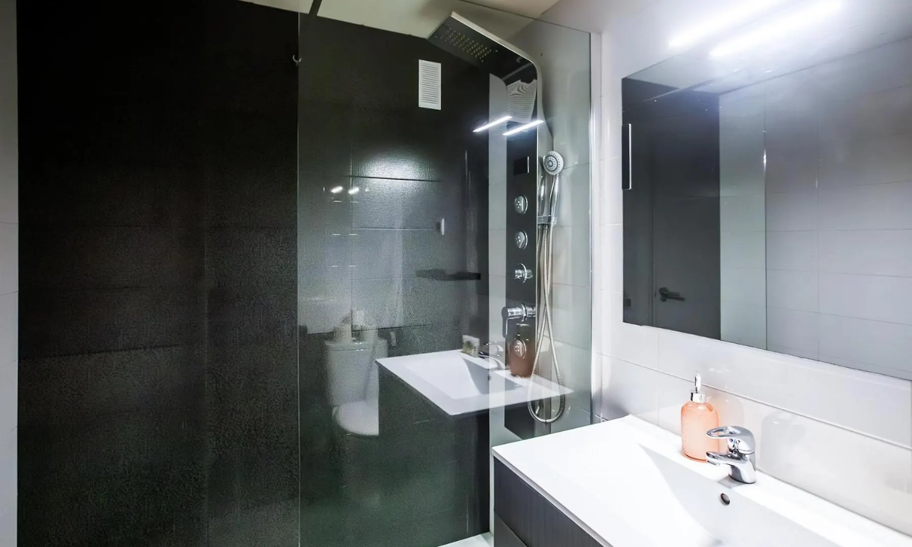 11Foh1095 - Cosy Apartment Near Plaza Espana Barcelona 0*,  Spain